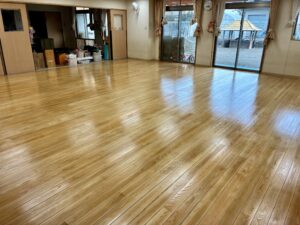 【施工後】東京都練馬区 保育施設 部屋1 フロアサンディング施工事例 フロアサンディングPRO 水性ウレタンコーティング仕上げ施工済み