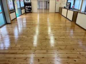 【施工後】埼玉県蕨市 保育施設 フロアサンディング施工事例 フロアサンディングPRO 水性ウレタンコーティング仕上げ施工済み